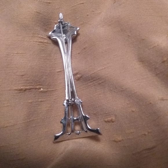 Space Needle Brooch - Picture 3 of 8